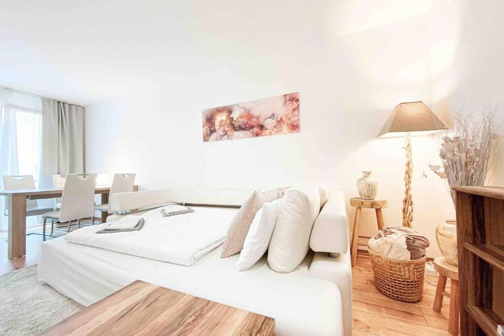 Luxury Home Cinema 2R Apt + Balcony / 65M² Leipzig Exterior photo